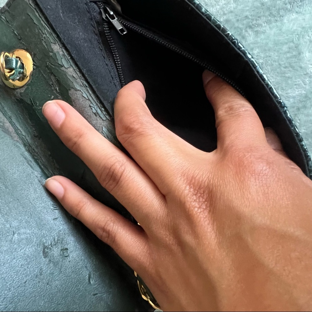 Green Snake Textured Purse - Picture 7 of 7
